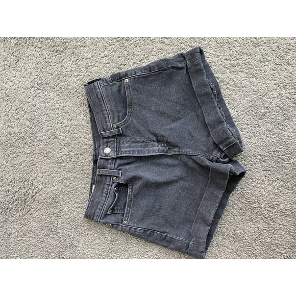 Levis premium denim faded black high rise rolled cuff shorts, size 27 (stretch) - Picture 7 of 9